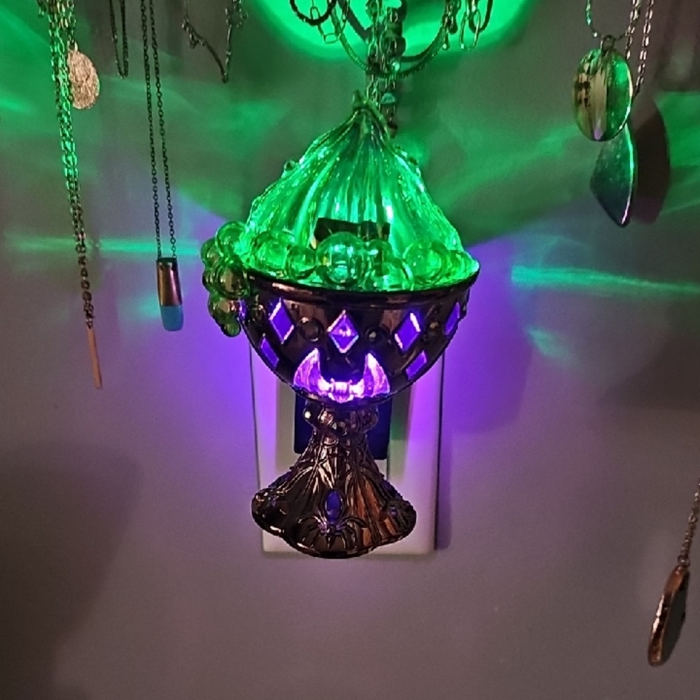 Bath & Body Works Halloween Light Up Wallflower Plug-in!! Glows!! Dont Miss!!